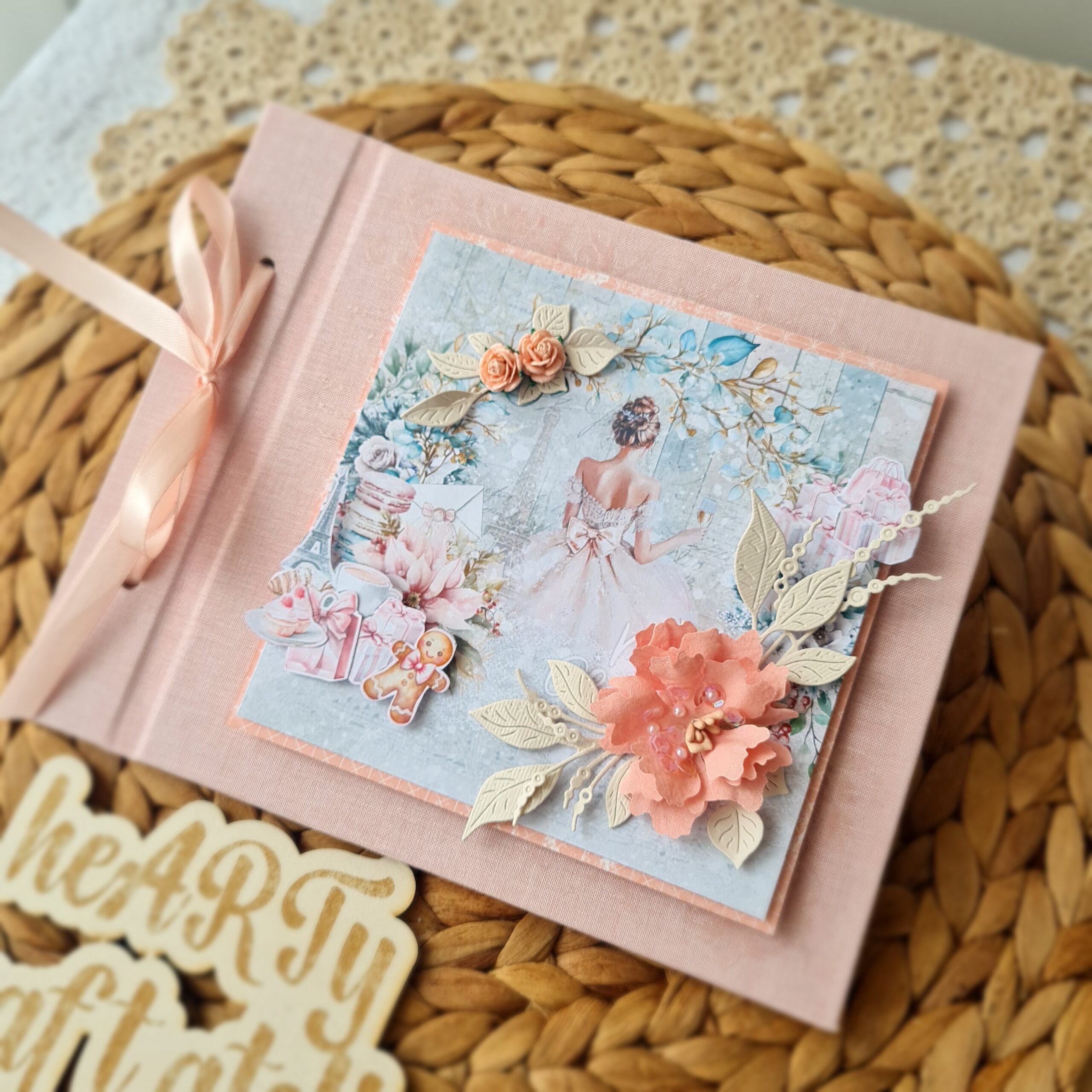 20251001_124811 Ретро албумче " Коледа в Париж" - Image 1